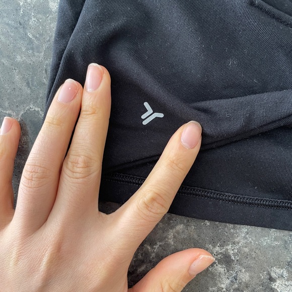 Black workout tank - Picture 3 of 4